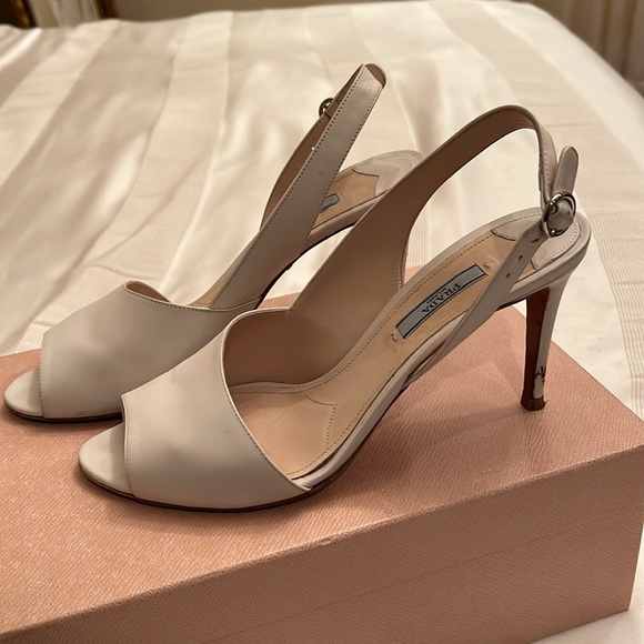 PRADA WHITE SHOE - Picture 2 of 6